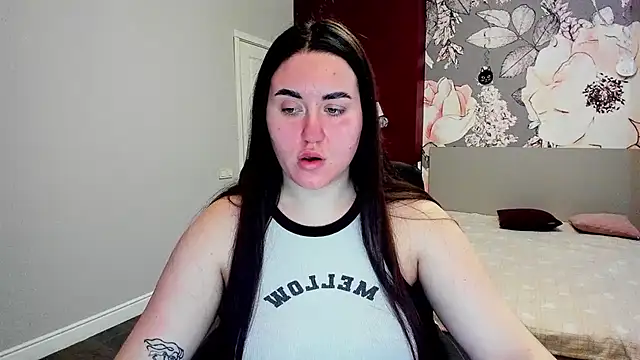 Snapshot of Roxie_Bradley chatting on March 3, 7:03 am Roxie Bradley online show from March 3, 7:03 am