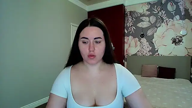 Snapshot of Roxie_Bradley chatting on March 16, 6:39 am Roxie Bradley online show from March 16, 6:39 am