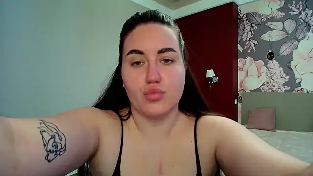 Snapshot of Roxie_Bradley chatting on March 26, 6:41 am Roxie Bradley online show from March 26, 6:41 am