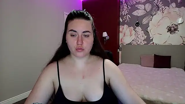 Snapshot of Roxie_Bradley chatting on March 30, 5:41 am Roxie Bradley online show from March 30, 5:41 am