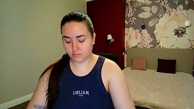 Snapshot of Roxie_Bradley chatting on April 3, 5:38 am Roxie Bradley online show from April 3, 5:38 am