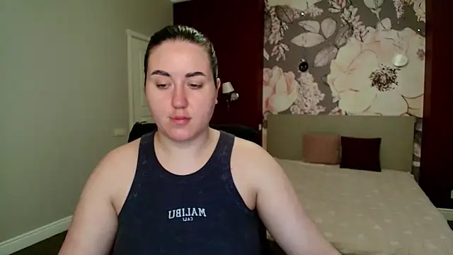 Snapshot of Roxie_Bradley chatting on April 21, 5:47 am Roxie Bradley online show from April 21, 5:47 am
