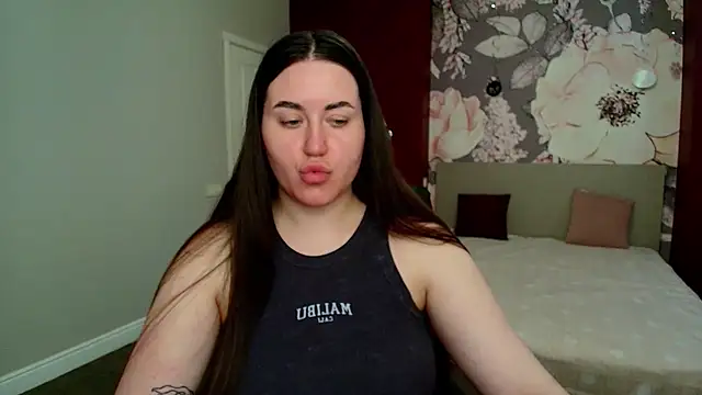 Snapshot of Roxie_Bradley chatting on April 30, 5:58 am Roxie Bradley online show from April 30, 5:58 am