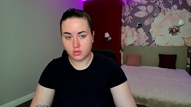 Snapshot of Roxie_Bradley chatting on May 9, 5:45 am Roxie Bradley online show from May 9, 5:45 am