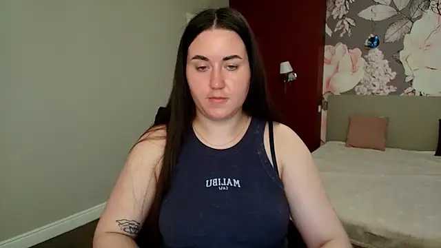 Snapshot of Roxie_Bradley chatting on May 15, 5:47 am Roxie Bradley online show from May 15, 5:47 am