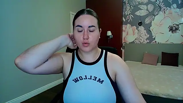 Snapshot of Roxie_Bradley chatting on June 29, 5:46 am Roxie Bradley online show from June 29, 5:46 am