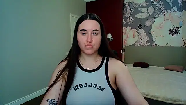 Snapshot of Roxie_Bradley chatting on July 1, 5:42 am Roxie Bradley online show from July 1, 5:42 am
