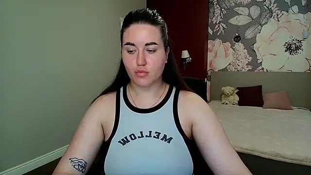 Snapshot of Roxie_Bradley chatting on July 3, 5:47 am Roxie Bradley online show from July 3, 5:47 am