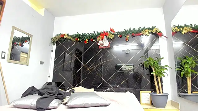 Snapshot of Sinthia_Collins chatting on December 5, 11:38 am Sinthia Collins online show from December 5, 11:38 am