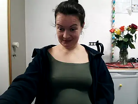 Snapshot of LoveNBloom chatting on December 31, 5:40 pm LoveNBloom online show from December 31, 5:40 pm