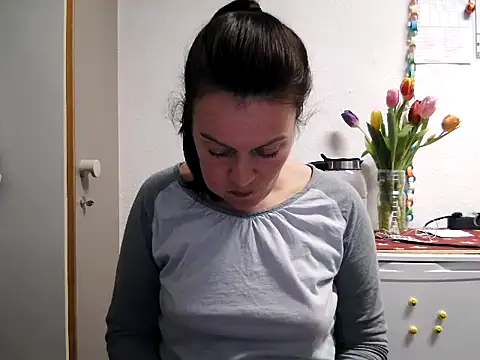 Snapshot of LoveNBloom chatting on January 11, 6:44 pm LoveNBloom online show from January 11, 6:44 pm