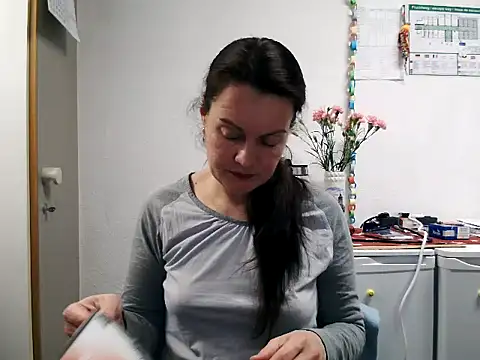 Snapshot of LoveNBloom chatting on January 27, 6:20 pm LoveNBloom online show from January 27, 6:20 pm