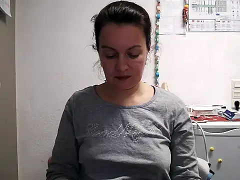 Snapshot of LoveNBloom chatting on January 31, 6:25 pm LoveNBloom online show from January 31, 6:25 pm