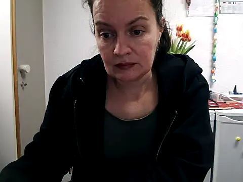 Snapshot of LoveNBloom chatting on February 8, 6:12 pm LoveNBloom online show from February 8, 6:12 pm