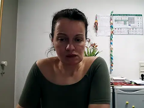 Snapshot of LoveNBloom chatting on February 16, 6:54 pm LoveNBloom online show from February 16, 6:54 pm