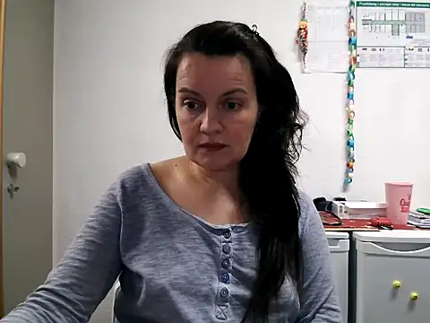 Snapshot of LoveNBloom chatting on February 19, 8:10 pm LoveNBloom online show from February 19, 8:10 pm