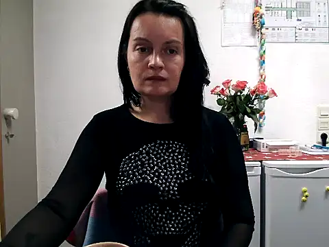 Snapshot of LoveNBloom chatting on March 9, 6:32 pm LoveNBloom online show from March 9, 6:32 pm