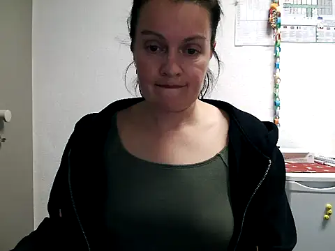 Snapshot of LoveNBloom chatting on March 19, 6:55 pm LoveNBloom online show from March 19, 6:55 pm