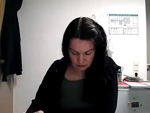 Snapshot of LoveNBloom chatting on April 6, 6:42 pm LoveNBloom online show from April 6, 6:42 pm