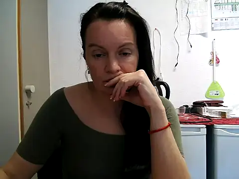 LoveNBloom online show from June 15, 5:15 pm