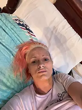 Snapshot of Jessiejames32 chatting on October 30, 12:45 am Jessiejames32 online show from October 30, 12:45 am