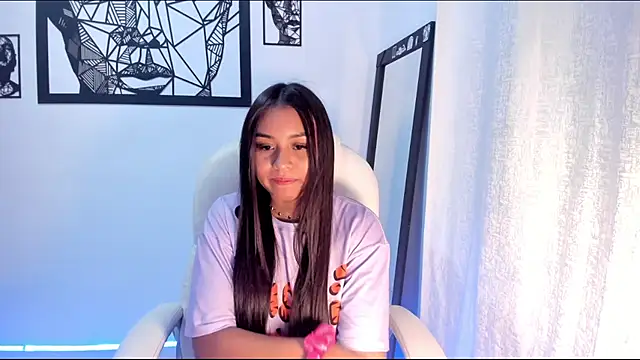 Snapshot of Ciara8 chatting on December 29, 3:44 am Ciara8 online show from December 29, 3:44 am