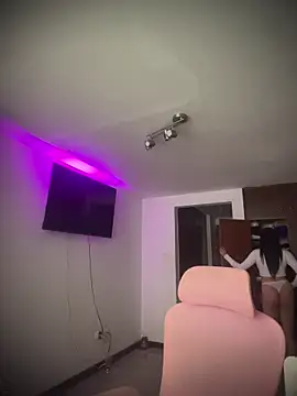 Snapshot of Miaparkerss_ chatting on March 17, 9:18 pm Miaparkerss online show from March 17, 9:18 pm