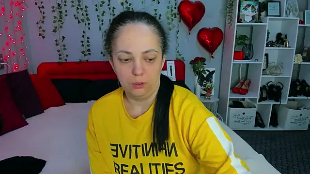 DarlingMilf online show from April 13, 6:24 pm