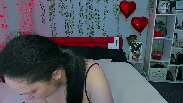 DarlingMilf online show from May 3, 6:25 pm