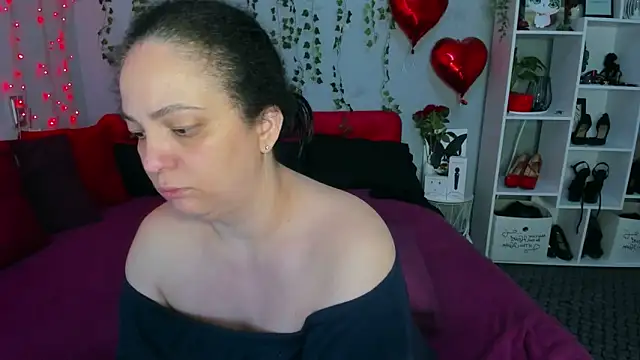 DarlingMilf online show from May 18, 7:09 pm