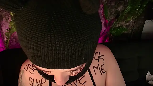 Laura takint online show from December 20, 5:40 pm