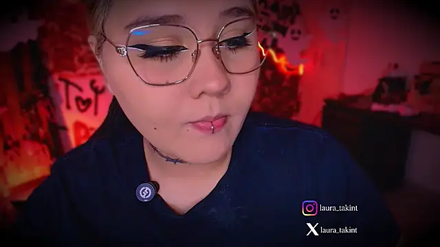 Laura takint online show from October 3, 9:12 pm