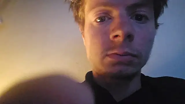 Snapshot of MikesR71 chatting on February 1, 12:31 am MikesR71 online show from February 1, 12:31 am