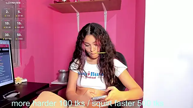 Snapshot of jazmin_worldd chatting on March 9, 10:30 am jazmin worldd online show from March 9, 10:30 am