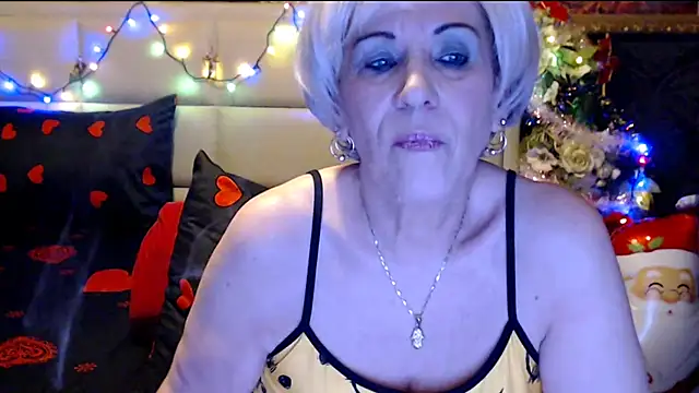 Snapshot of HappyWomanOn chatting on December 14, 10:24 am HappyWomanOn online show from December 14, 10:24 am