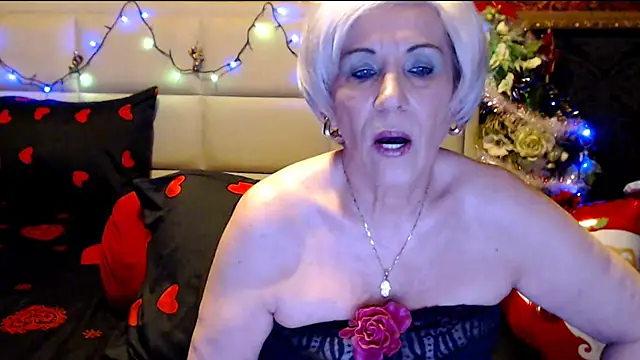 Snapshot of HappyWomanOn chatting on December 16, 9:35 am HappyWomanOn online show from December 16, 9:35 am