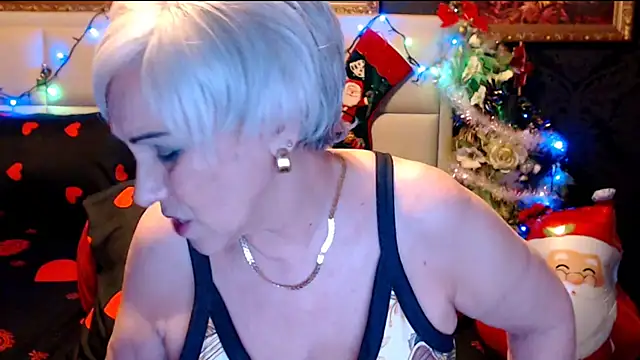 Snapshot of HappyWomanOn chatting on December 19, 11:07 am HappyWomanOn online show from December 19, 11:07 am