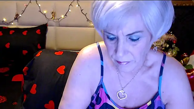 Snapshot of HappyWomanOn chatting on December 22, 7:21 pm HappyWomanOn online show from December 22, 7:21 pm