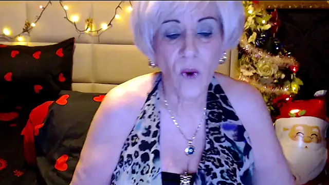 Snapshot of HappyWomanOn chatting on December 23, 7:09 pm HappyWomanOn online show from December 23, 7:09 pm