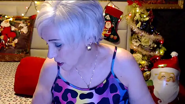Snapshot of HappyWomanOn chatting on December 26, 11:32 am HappyWomanOn online show from December 26, 11:32 am