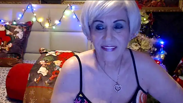 Snapshot of HappyWomanOn chatting on December 29, 7:43 pm HappyWomanOn online show from December 29, 7:43 pm