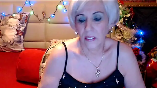 Snapshot of HappyWomanOn chatting on December 30, 7:11 pm HappyWomanOn online show from December 30, 7:11 pm