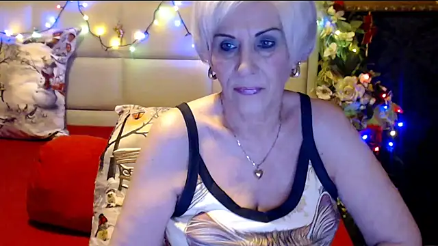 Snapshot of HappyWomanOn chatting on January 2, 7:29 pm HappyWomanOn online show from January 2, 7:29 pm