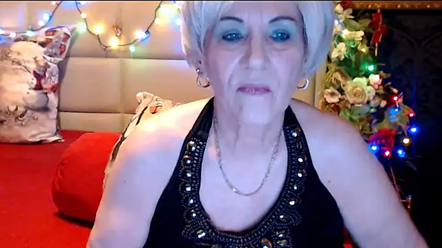 Snapshot of HappyWomanOn chatting on January 6, 11:07 am HappyWomanOn online show from January 6, 11:07 am