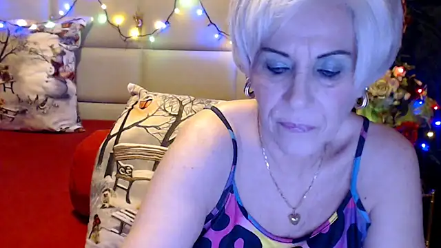 Snapshot of HappyWomanOn chatting on January 6, 7:13 pm HappyWomanOn online show from January 6, 7:13 pm