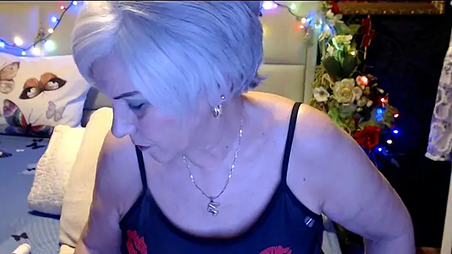Snapshot of HappyWomanOn chatting on January 14, 10:06 am HappyWomanOn online show from January 14, 10:06 am