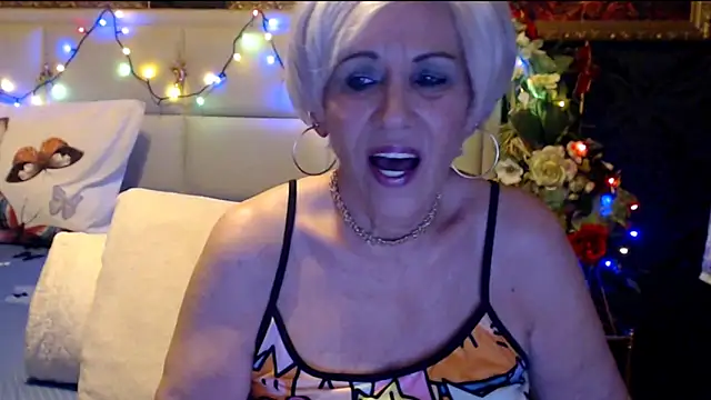 Snapshot of HappyWomanOn chatting on January 15, 7:23 pm HappyWomanOn online show from January 15, 7:23 pm