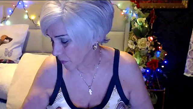 Snapshot of HappyWomanOn chatting on January 18, 10:28 am HappyWomanOn online show from January 18, 10:28 am