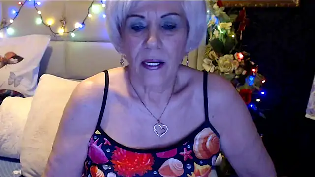 Snapshot of HappyWomanOn chatting on January 20, 7:14 pm HappyWomanOn online show from January 20, 7:14 pm