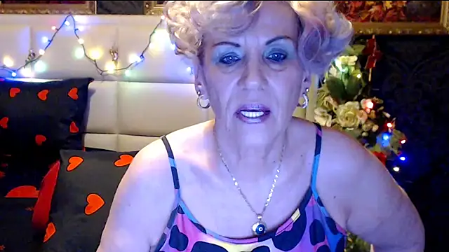 Snapshot of HappyWomanOn chatting on January 23, 7:18 pm HappyWomanOn online show from January 23, 7:18 pm